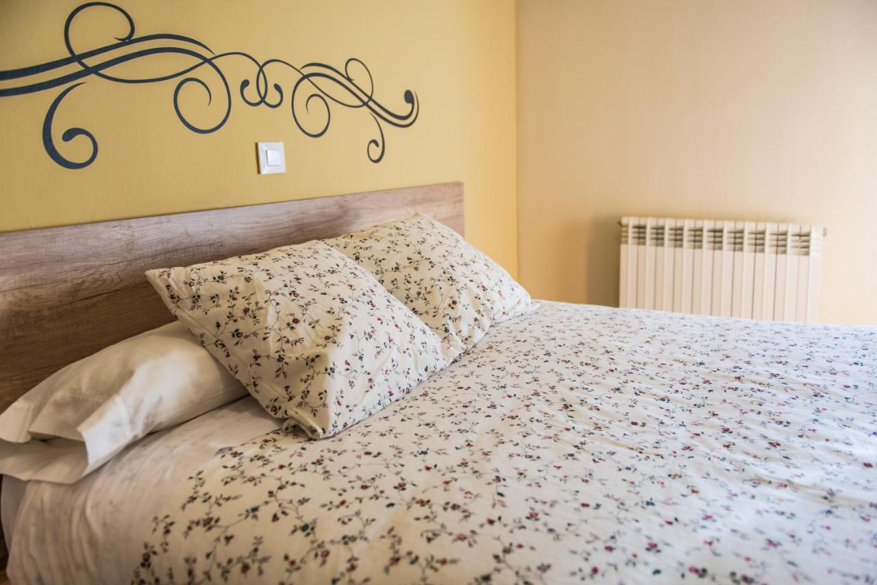 Hostal La Pastora Candeleda Eksteriør billede