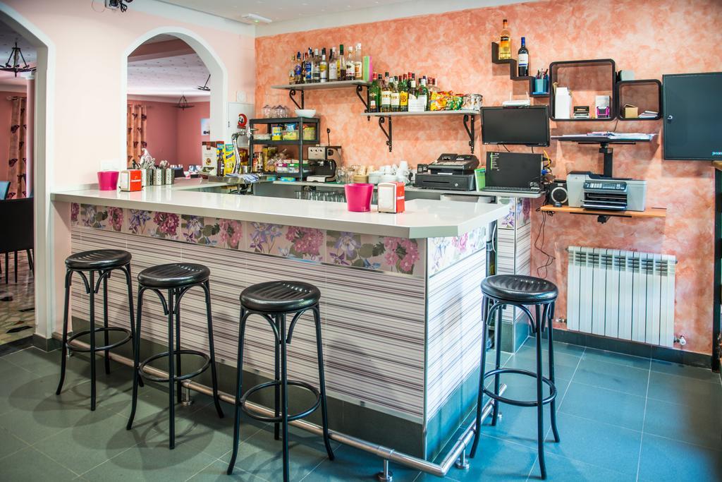 Hostal La Pastora Candeleda Eksteriør billede